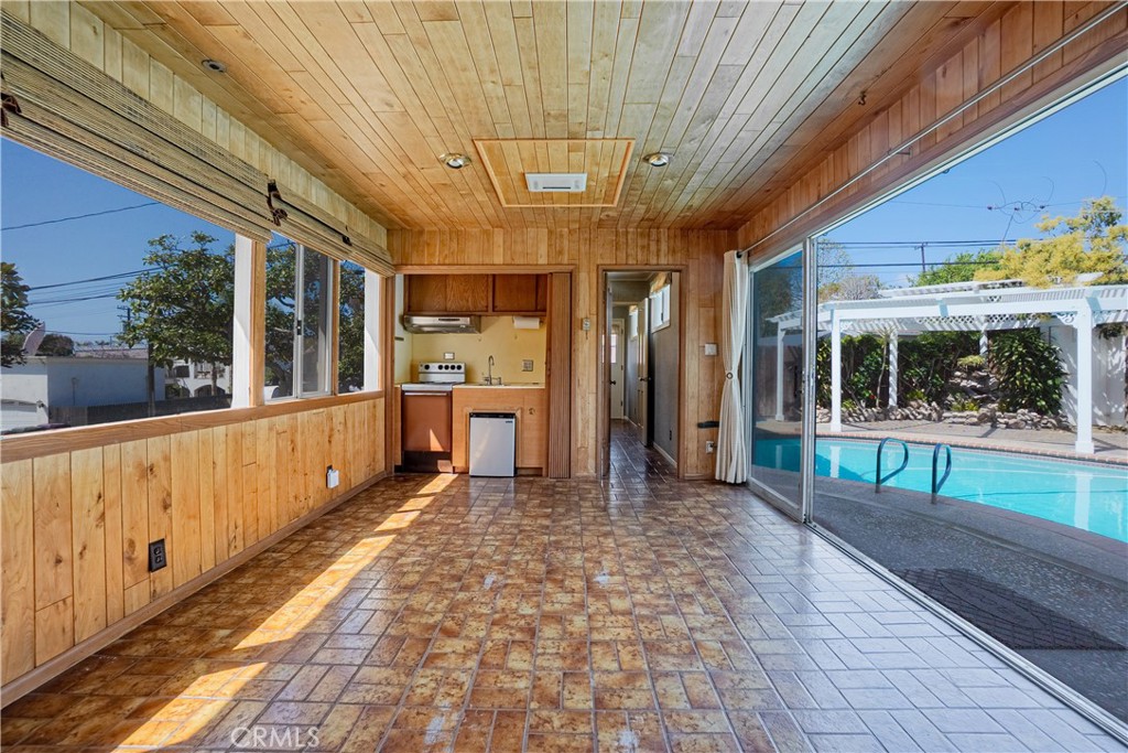 Alamitos Heights (AH) - Residential