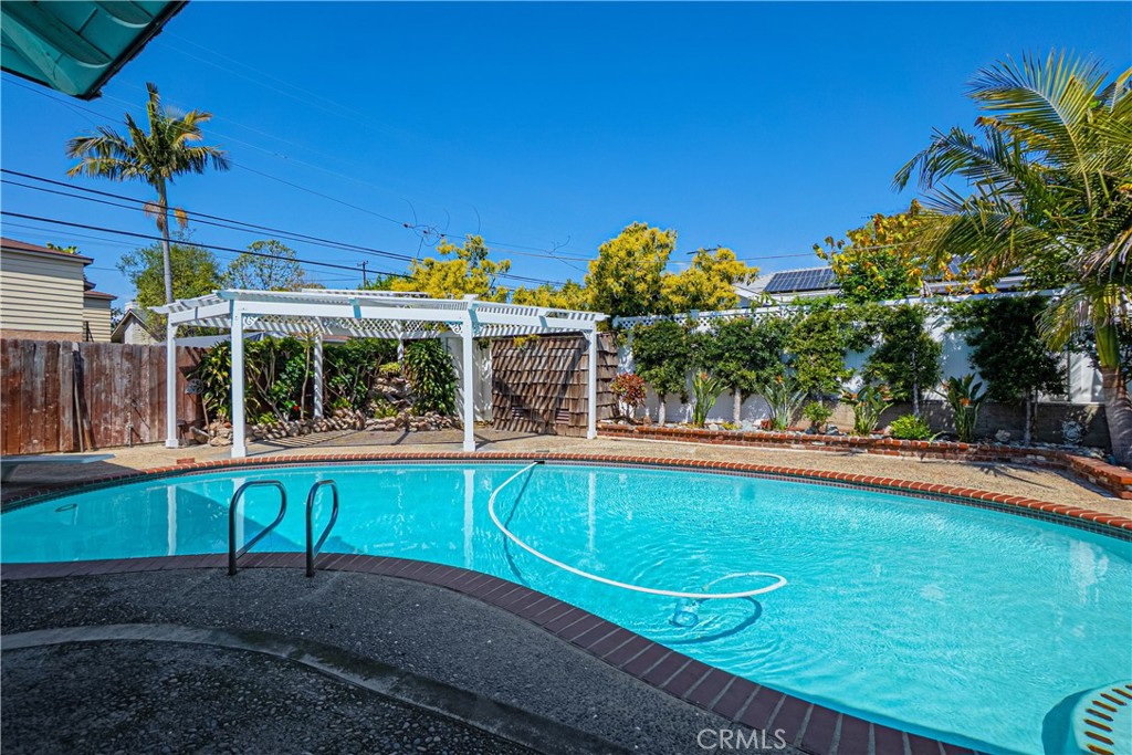 Alamitos Heights (AH) - Residential