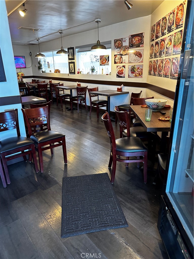 GOOD OPPORTUNITY FOR START A NEW RESATURANT BUSINESS. GOOD FOR CHICKEN , TACO, PIZZA,
RESIDENTIAL AND BUSINESS MIX NEIGHBORHOOD.
2 WALKING REFRIGERATOR
8 STOVES (2 LARGE ON)
HOOD
1 SMALL REFRIGERATOR
DRINK COOLER
8 TABLES
COFFEE AND ICE MACHINE