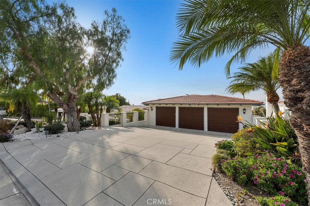 2121 Palos Verdes Drive W