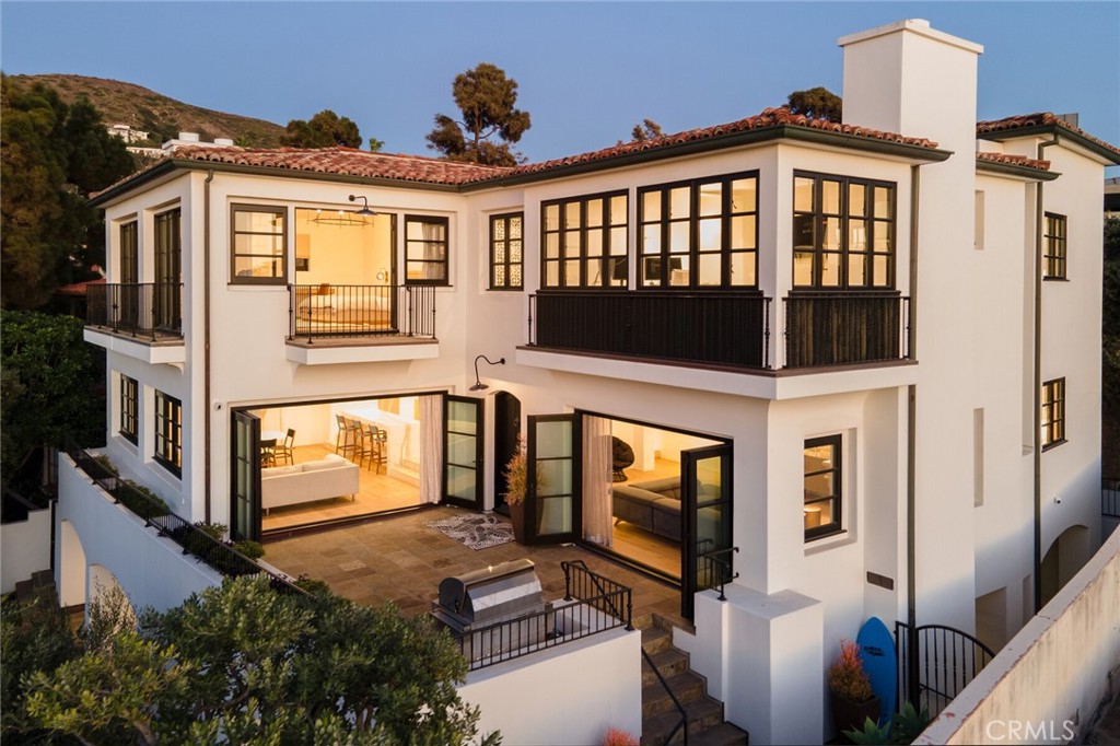EMERALD BAY | LAGUNA BEACH | Located on the beach side of Emerald Bay's south end main beach a short distance to the sand. Completely updated in 2018 this Emerald Bay residence offers 5 bedrooms, 5.5 baths with beautiful ocean and sunset views. The main living level offers bi-folding doors from the living and family rooms to the large outdoor lounge and dining terrace with ocean views. Open floor plan with updated kitchen, walk in pantry, quartzite waterfall kitchen island opens to the family / dining area. Upstairs is the master suite with his and hers floating vanities, large walk in shower, free standing soaking tub, a large master closet, an attached office / gym and a sizeable master bedroom with fireplace and ocean views.
The property has a private in ground spa with spillover plunge pool plus an oversized three car wide garage offers parking for three cars plus a golf cart with additional parking on the driveways. One of the rare newly updated and turnkey homes offered on the south end beach side in Emerald Bay.