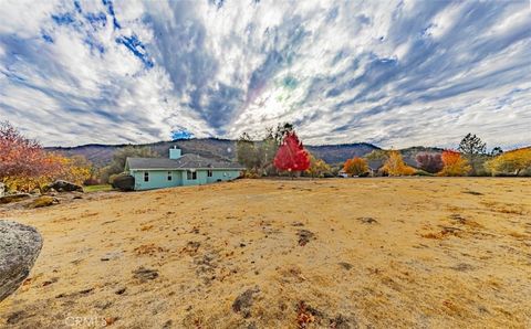 A home in Ahwahnee