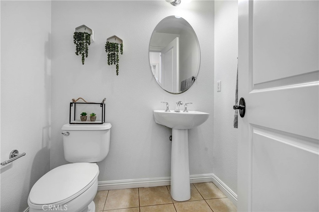 Photo 9 of 20 of 3027 S Hampton Way house
