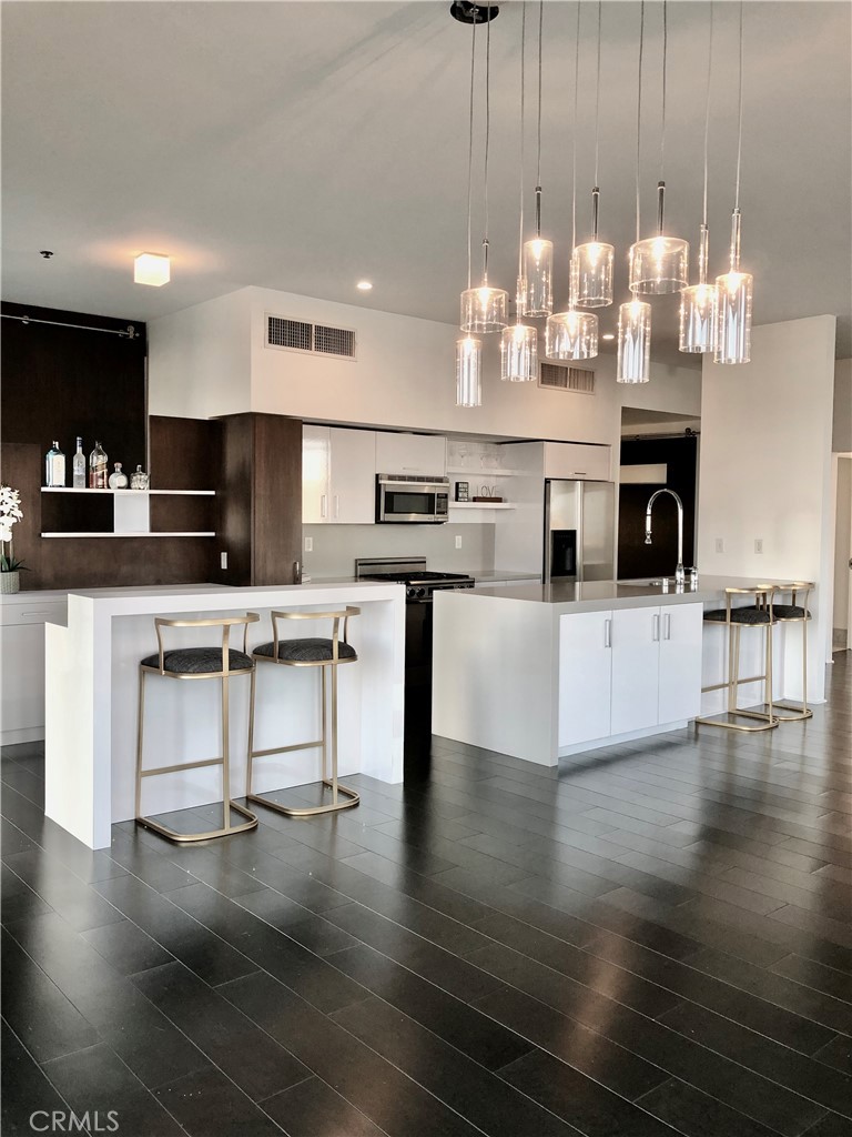 1111 S Grand Avenue 1213