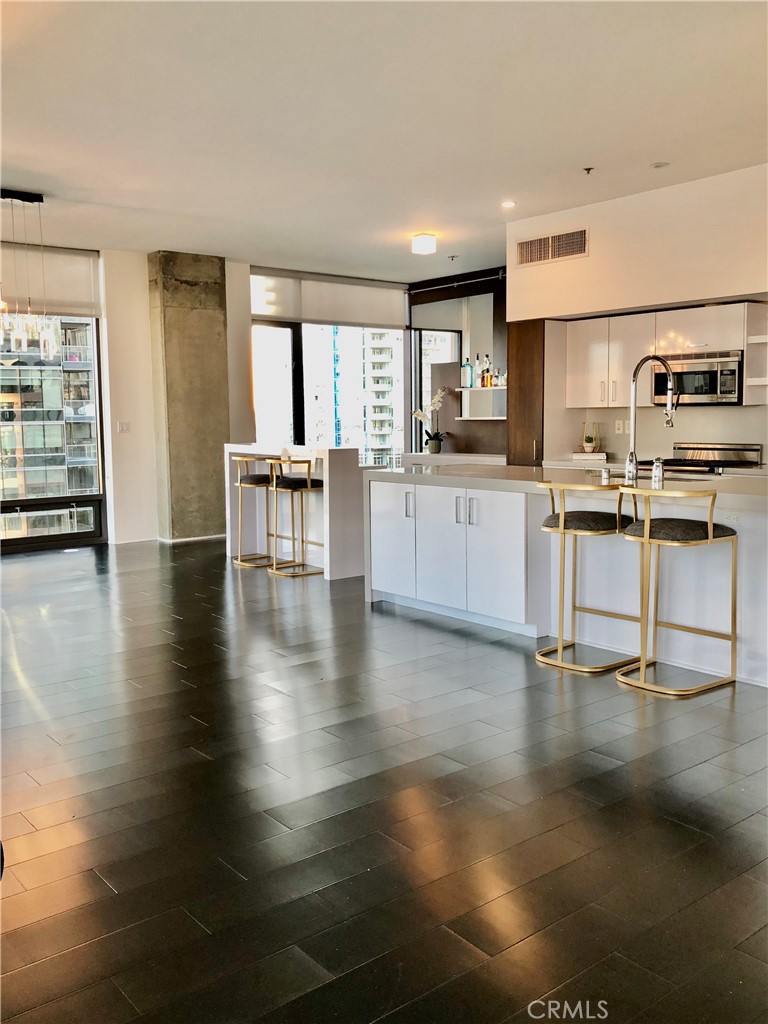 1111 S Grand Avenue 1213