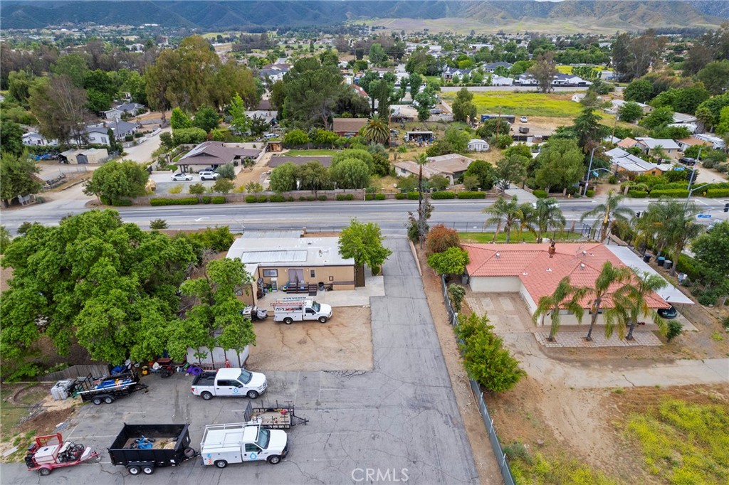 Photo 4 of 15 of 24490 Jefferson Avenue mobile home