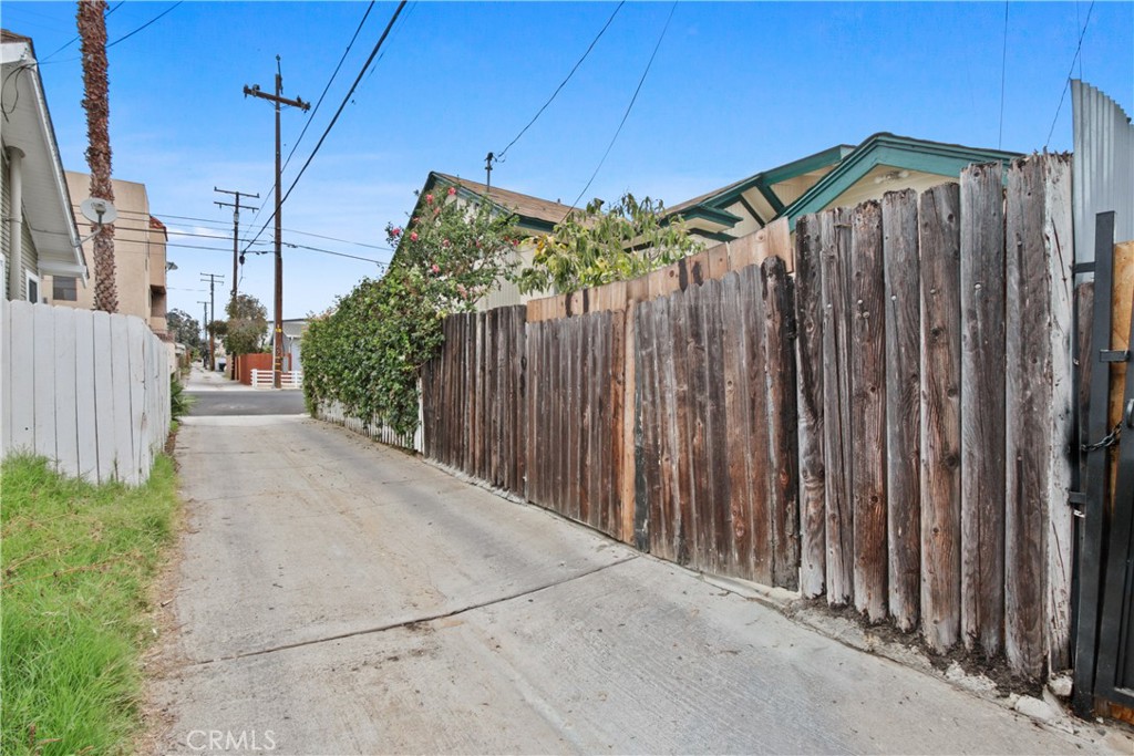 Circle (CA) - Residential