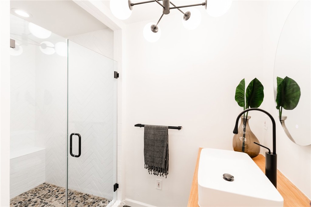 Circle (CA) - Residential