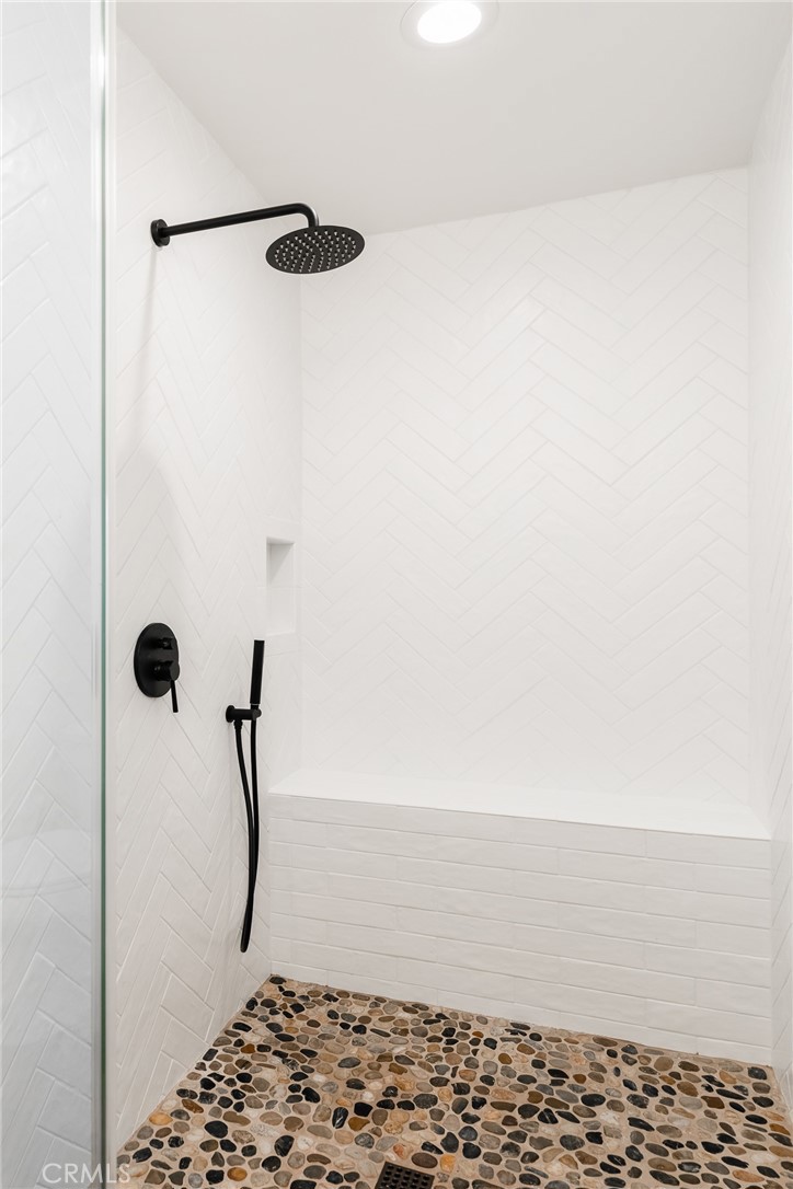 Circle (CA) - Residential