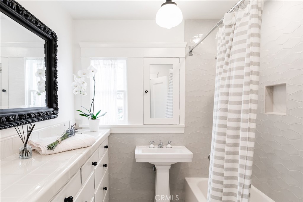 Circle (CA) - Residential