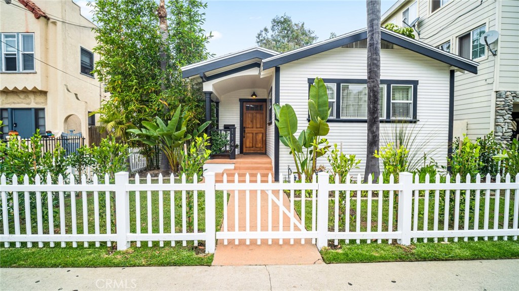 Circle (CA) - Residential