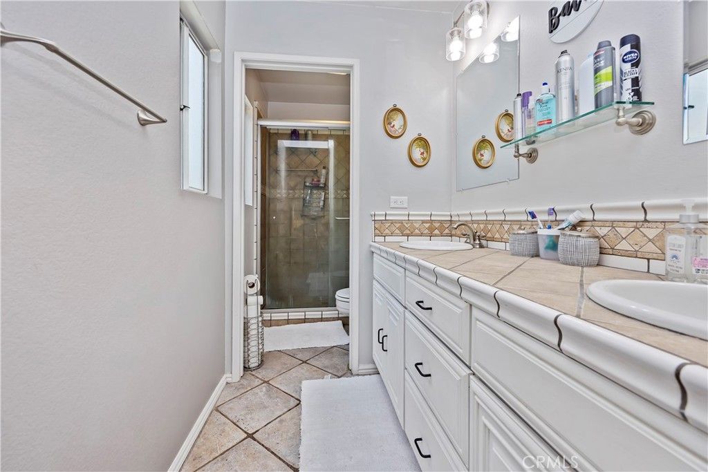 listing image 130725889321643056444