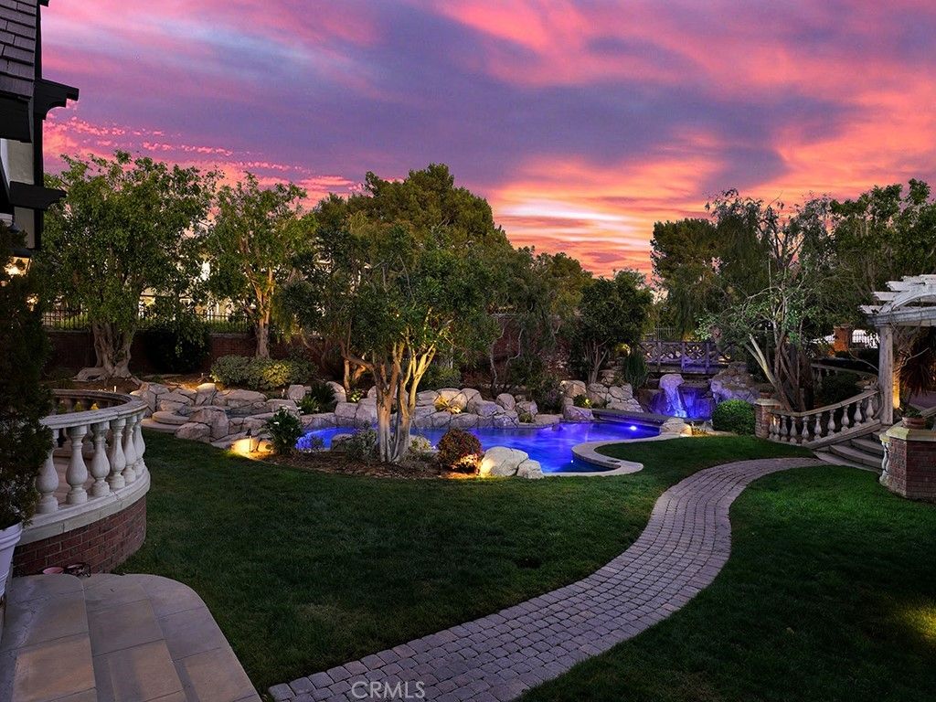 listing image 130721800407260438174