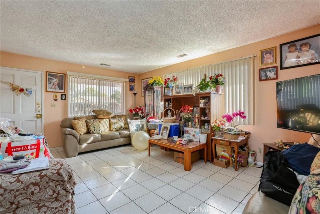 listing image 130726246229191438324