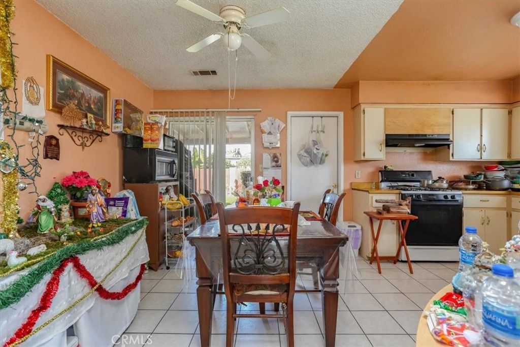 listing image 130722556876936003736