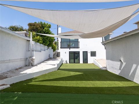 A home in El Segundo