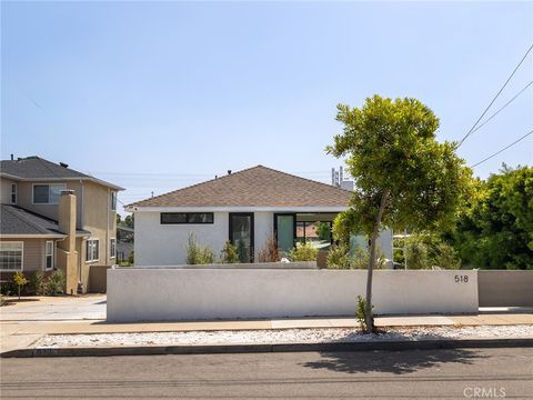 A home in El Segundo