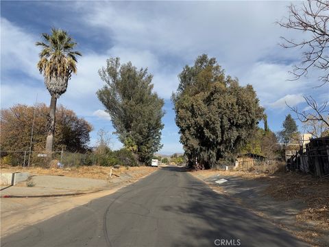 A home in Lake Elsinore