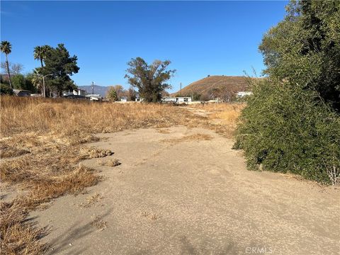 A home in Lake Elsinore