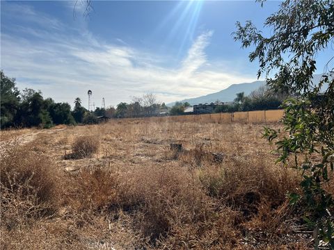 A home in Lake Elsinore