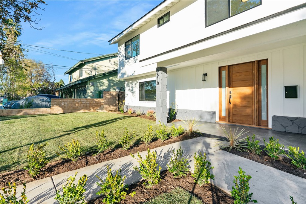 Photo 2 of 21 of 6610 Ventura Canyon Avenue house