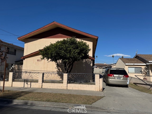 Bright and airy large upstairs unit with new windows, new paint, new light fixtures, updated bath and kitchen. One assigned parking space; close to schools.