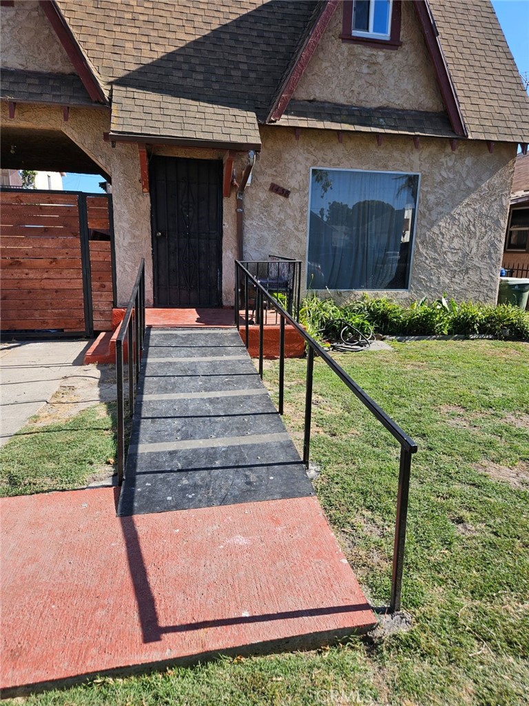 View Los Angeles, CA 90047 house