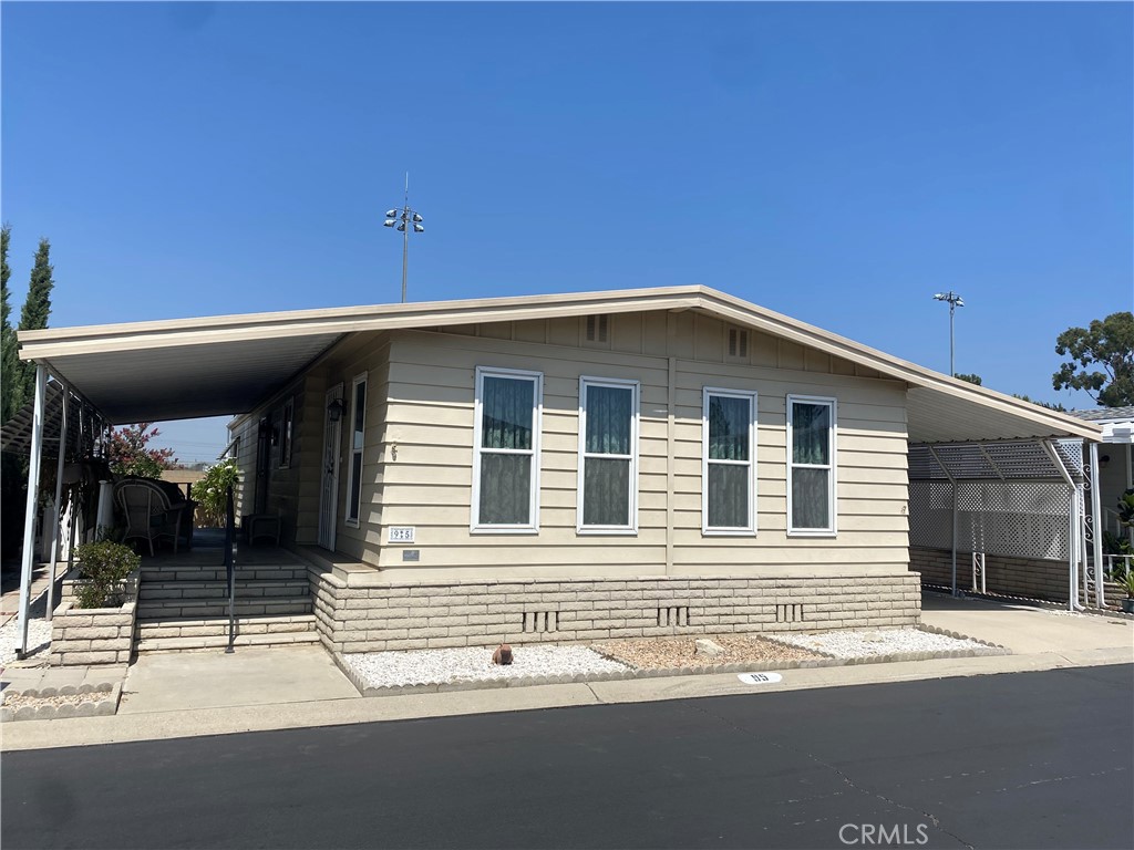 «1976 BUDGER 1440 Sq. Ft! «Newer Dual Paned Windows
«Wood Laminate Flooring «Newer Furnace & Central A/C «Custom Concrete Porch & Fully Fenced Back Yard
«3 Large Closets in Master «Brick Stairs
«Newer Roof and Water Heater «Newer Appliances
«Senior 55+18+ «Newly Remodeled Heated Pool «Billards, Ping Pong «1 Small Pet OK No Walking In PARK
Space Rent 1400/month