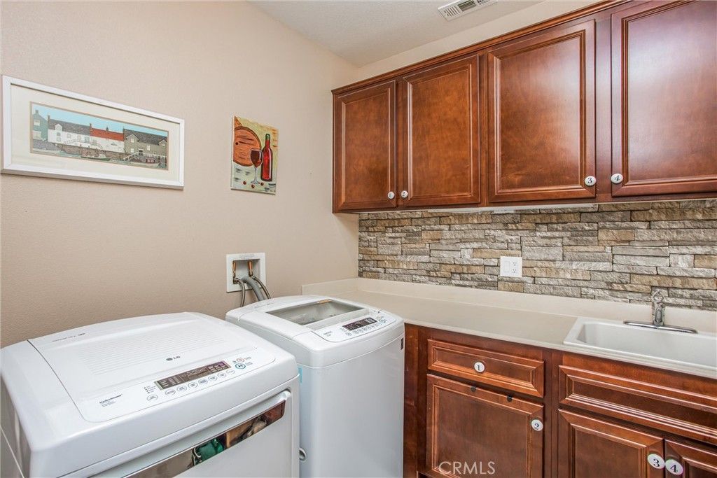 listing image 130720000538269961362