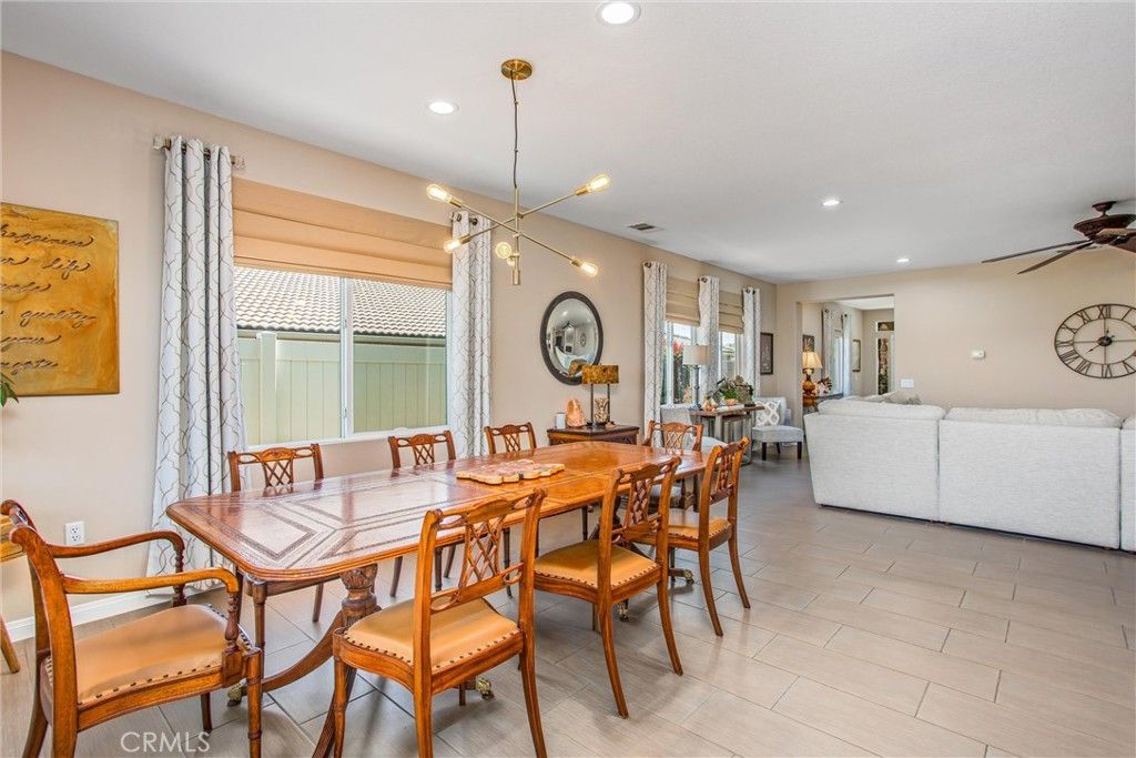 listing image 130728457263634734078