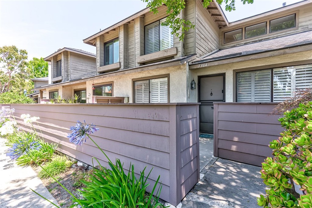 View Anaheim, CA 92801 townhome