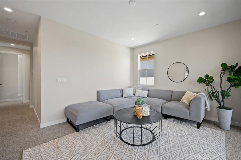 listing image 130726280670119394166