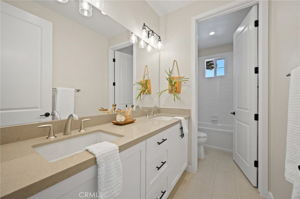 listing image 130720569396139090485