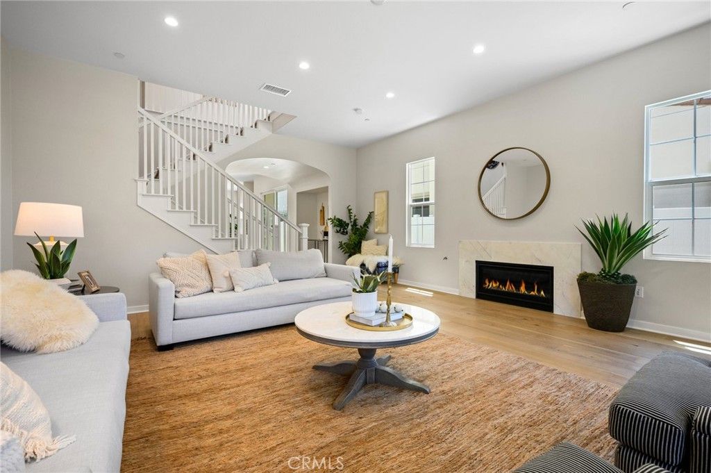 listing image 130722566492105393503