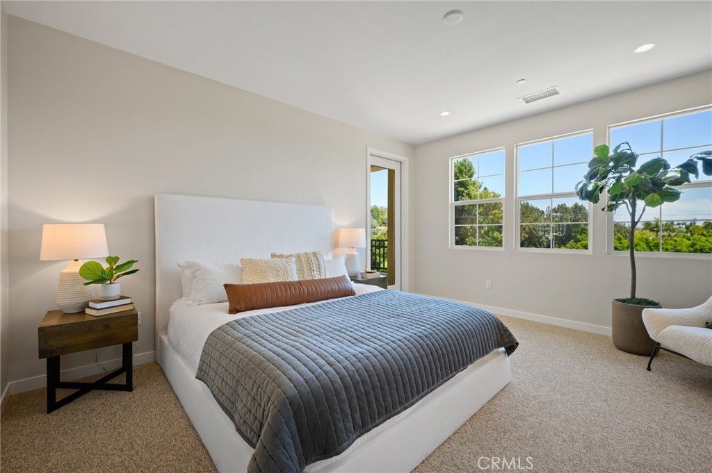 listing image 130722458234933220463
