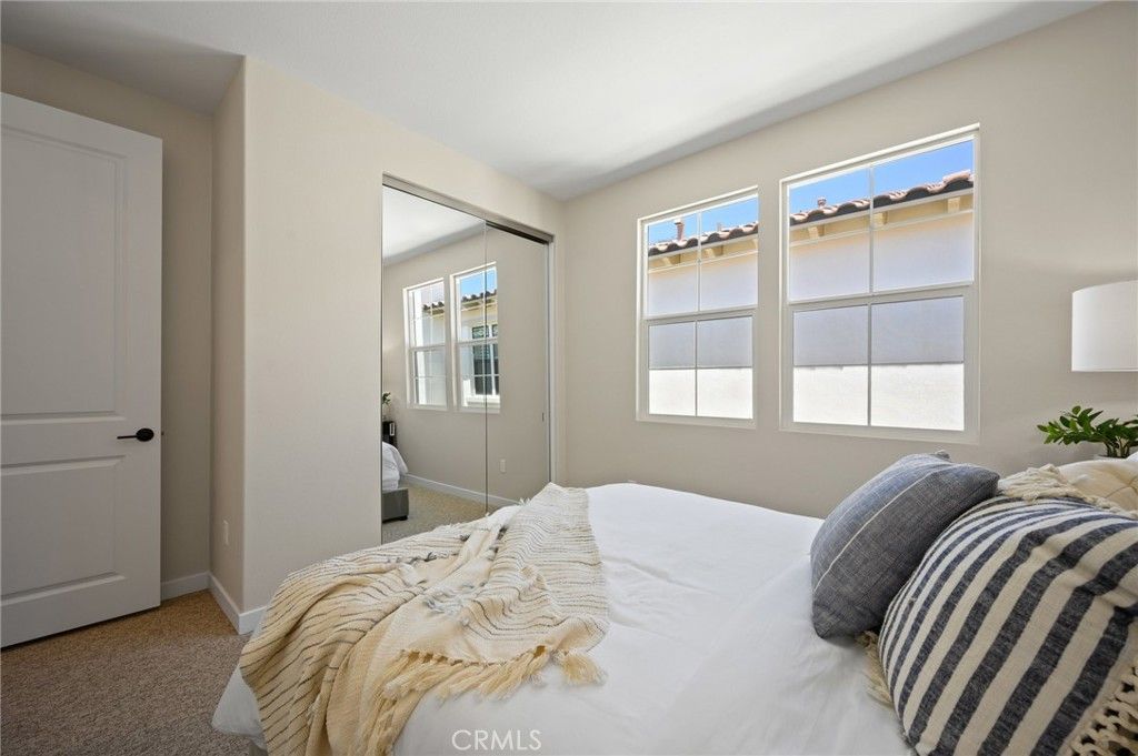 listing image 130728396061133325891