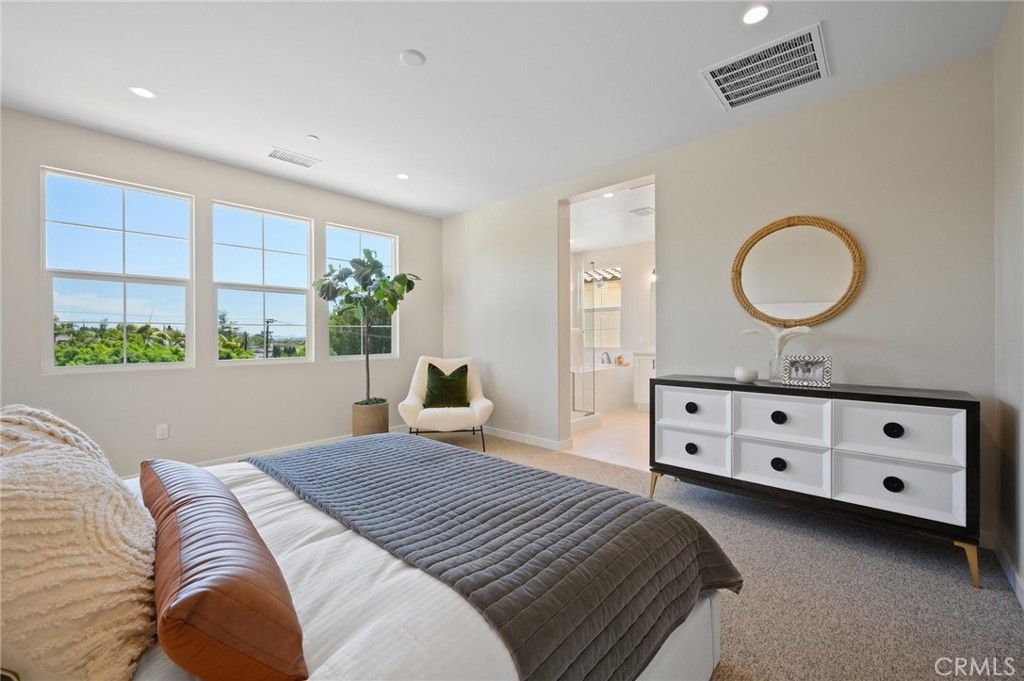 listing image 130726805718404352827