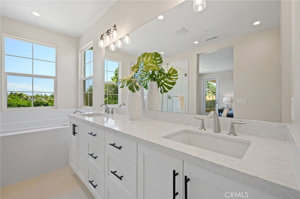 listing image 130727249516760483565