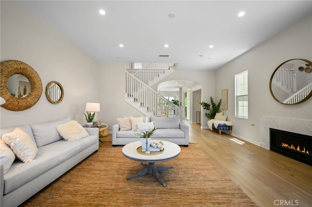 listing image 130724694122680239927