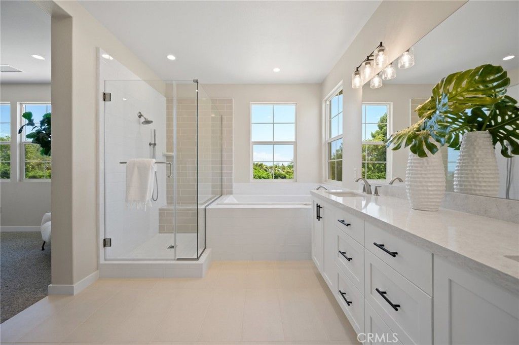 listing image 130726721088471394881