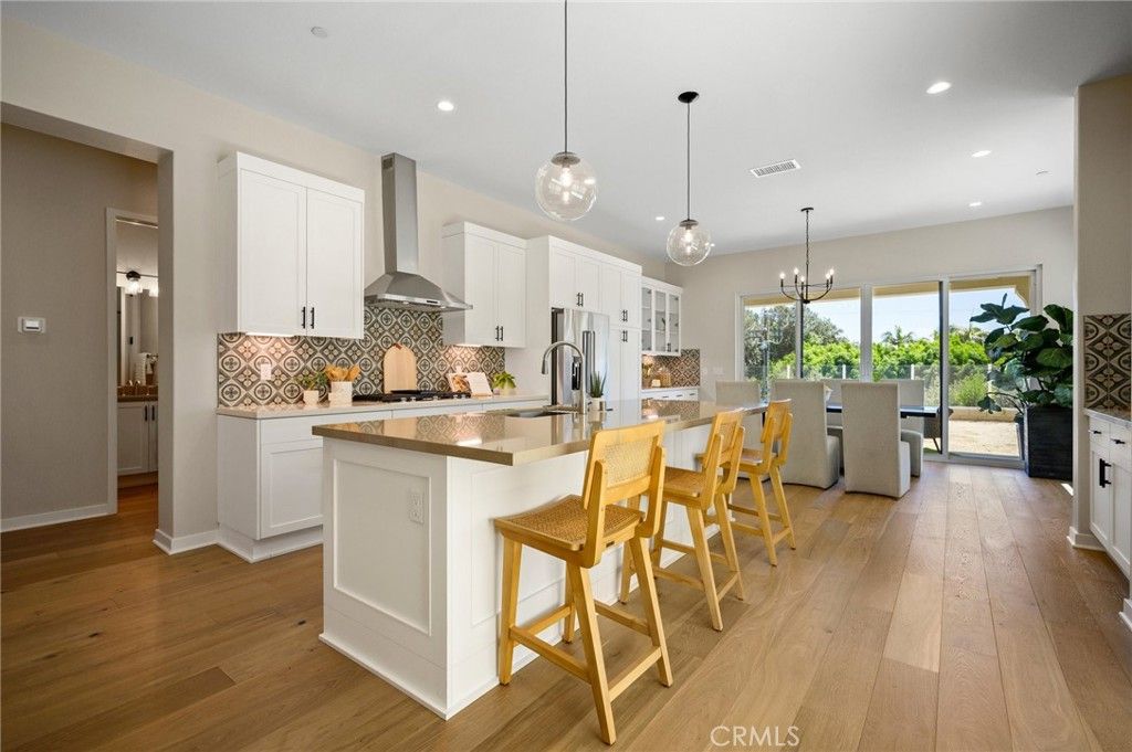 listing image 130729397234721411889
