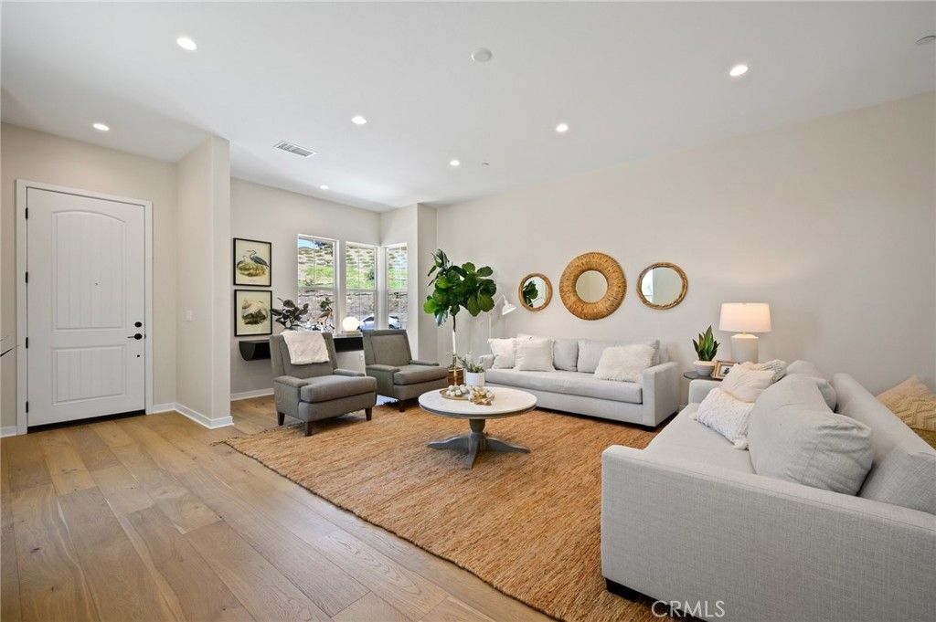 listing image 130727615267281051343