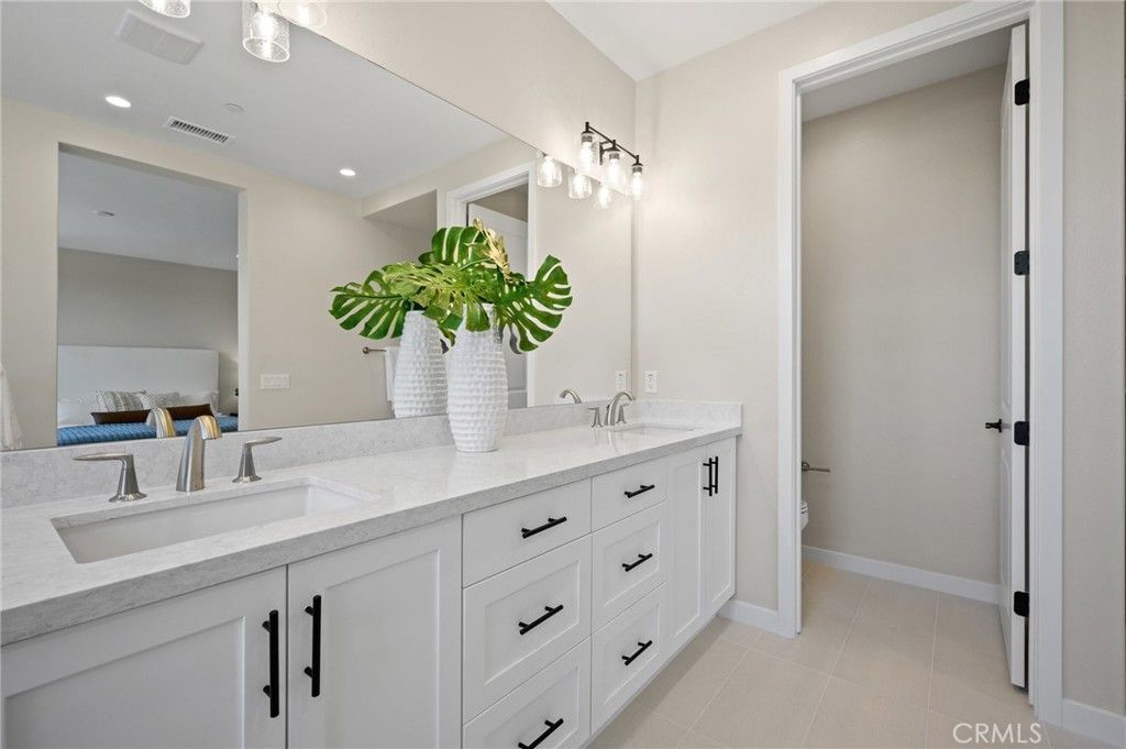 listing image 130724770786168886740