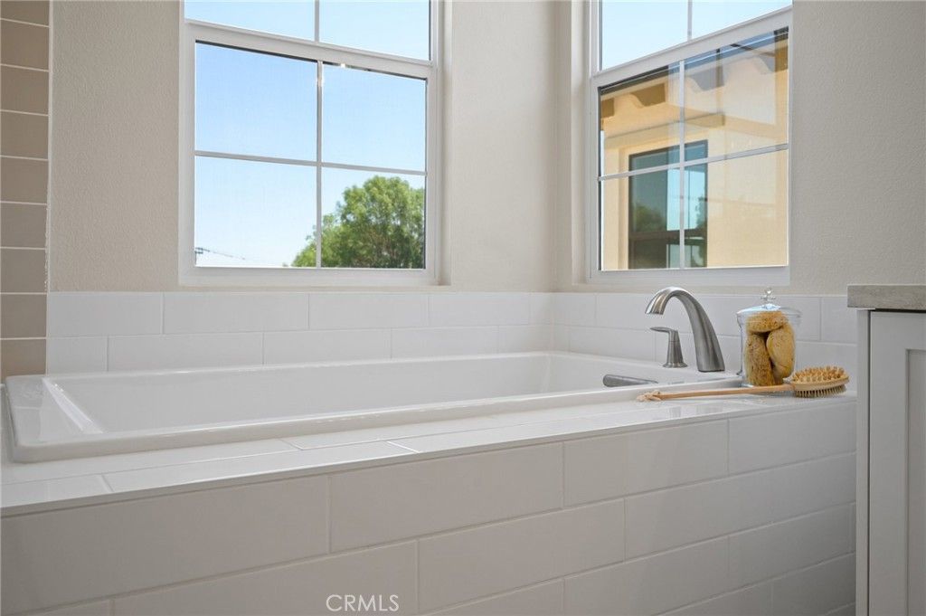 listing image 130724158169629425753
