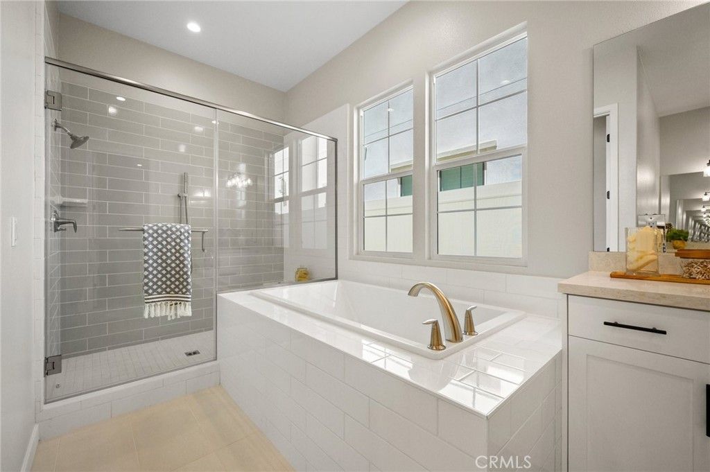 listing image 130724304616507322937