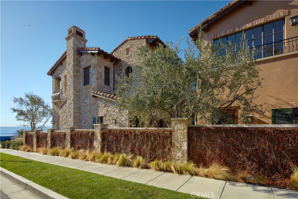 Corona del Mar South of PCH (CDMS) - Residential