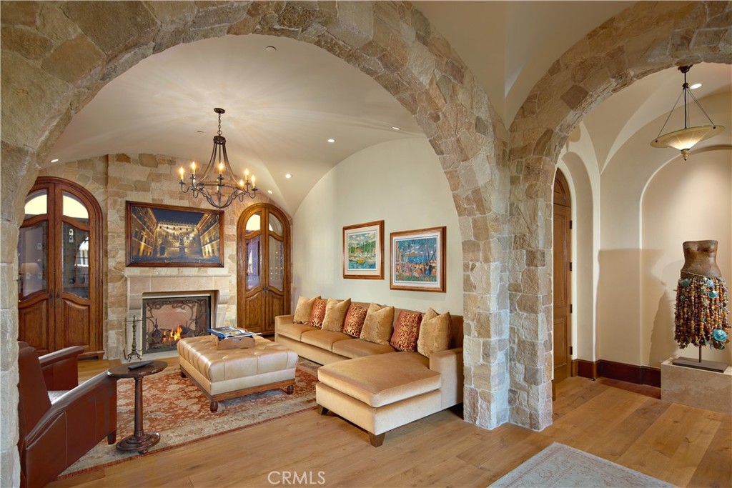 Corona del Mar South of PCH (CDMS) - Residential