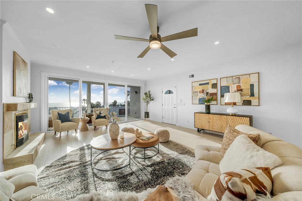 427 Avenida Santa Barbara B
