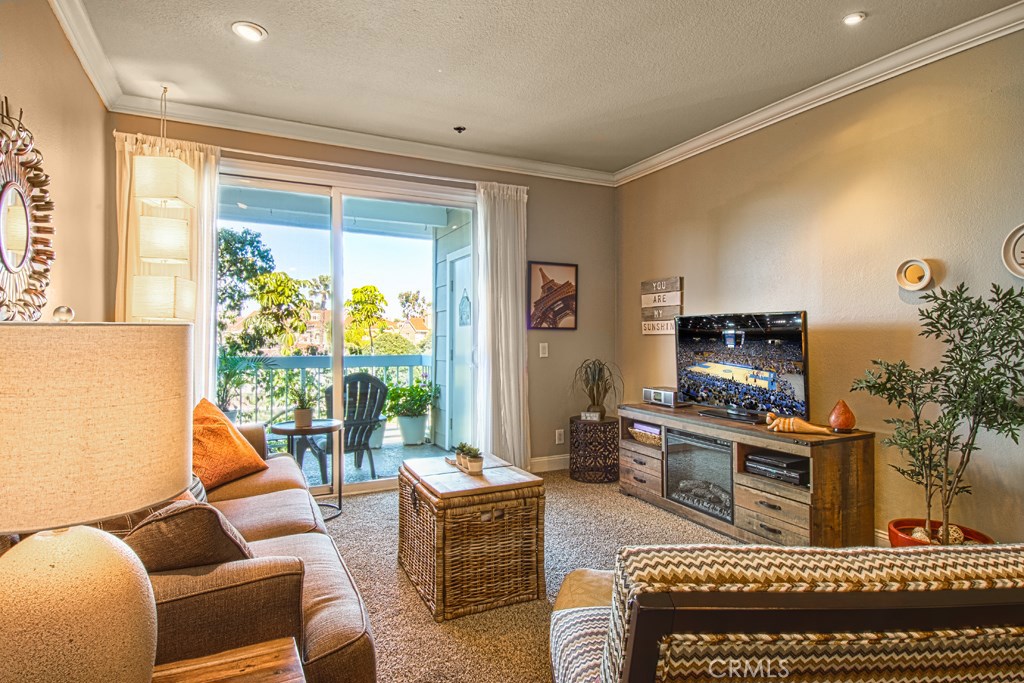 Move in ready 1 bedroom 1.25 bathroom condo in the resort-like community of Seabridge! This charming home offers an updated kitchen, newer dual pane windows, remodeled bathroom/shower, storage, fresh paint, crown-molding and baseboards, and indoor laundry. Enjoy the many amenities Seabridge has to offer including multiple pools and spas, clubhouse, sauna, tennis courts, and peaceful walkways throughout the community overlooking lakes, ponds, greenery, and waterfalls. Seabridge is a 24 hour gate guarded community and convenient located close to shopping and entertainment, top rated schools, Pacific City, and the beach