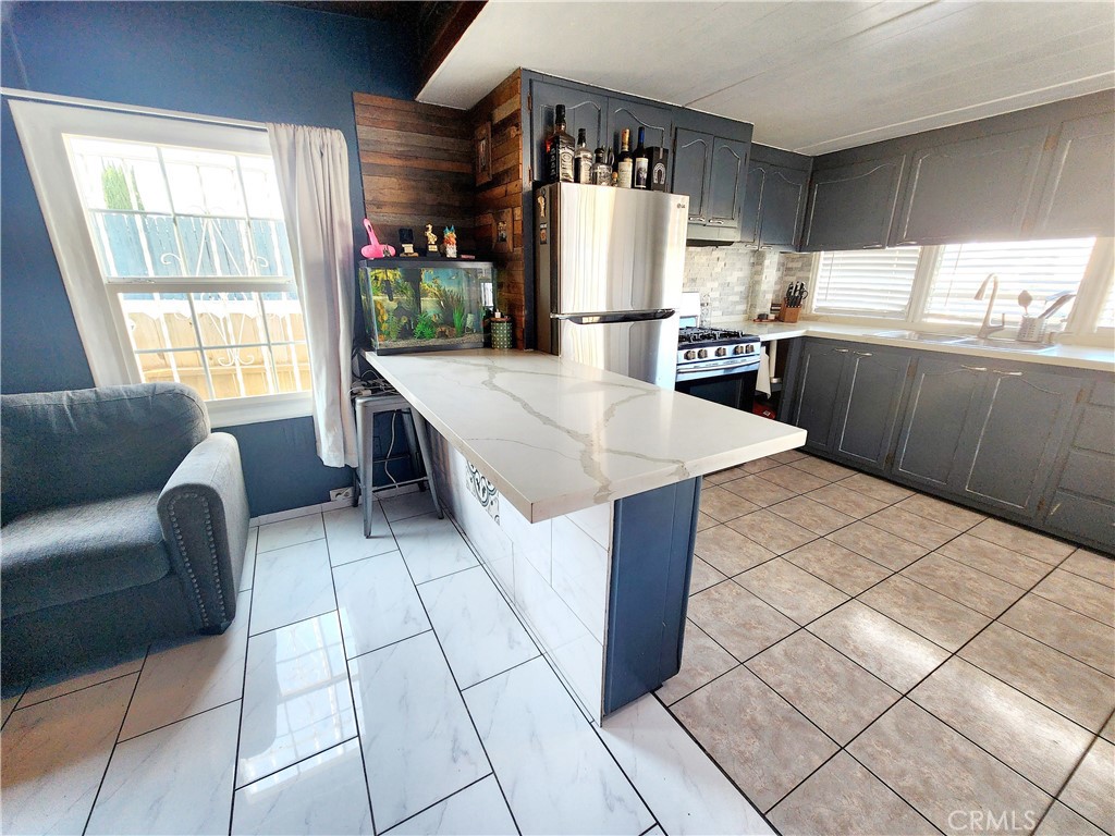 Photo 4 of 21 of 23701 Western 247 mobile home